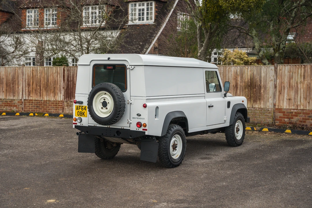 2014 Land Rover Defender 110 - Image 30 of 31