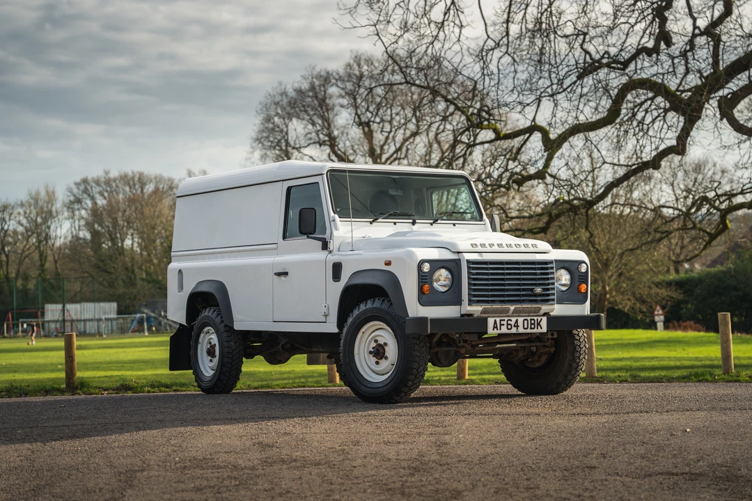 2014 Land Rover Defender 110 - Image 9 of 31