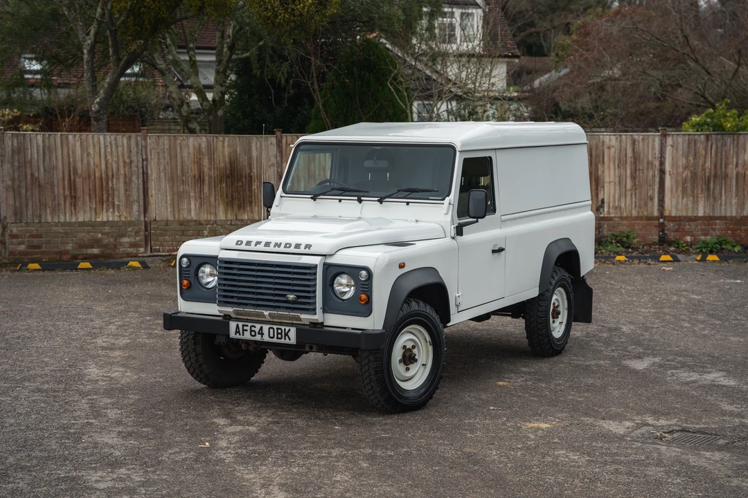 2014 Land Rover Defender 110 - Image 10 of 31