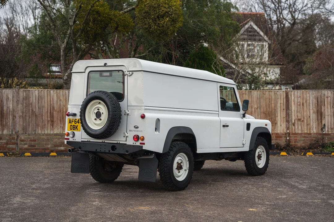2014 Land Rover Defender 110 - Image 16 of 31