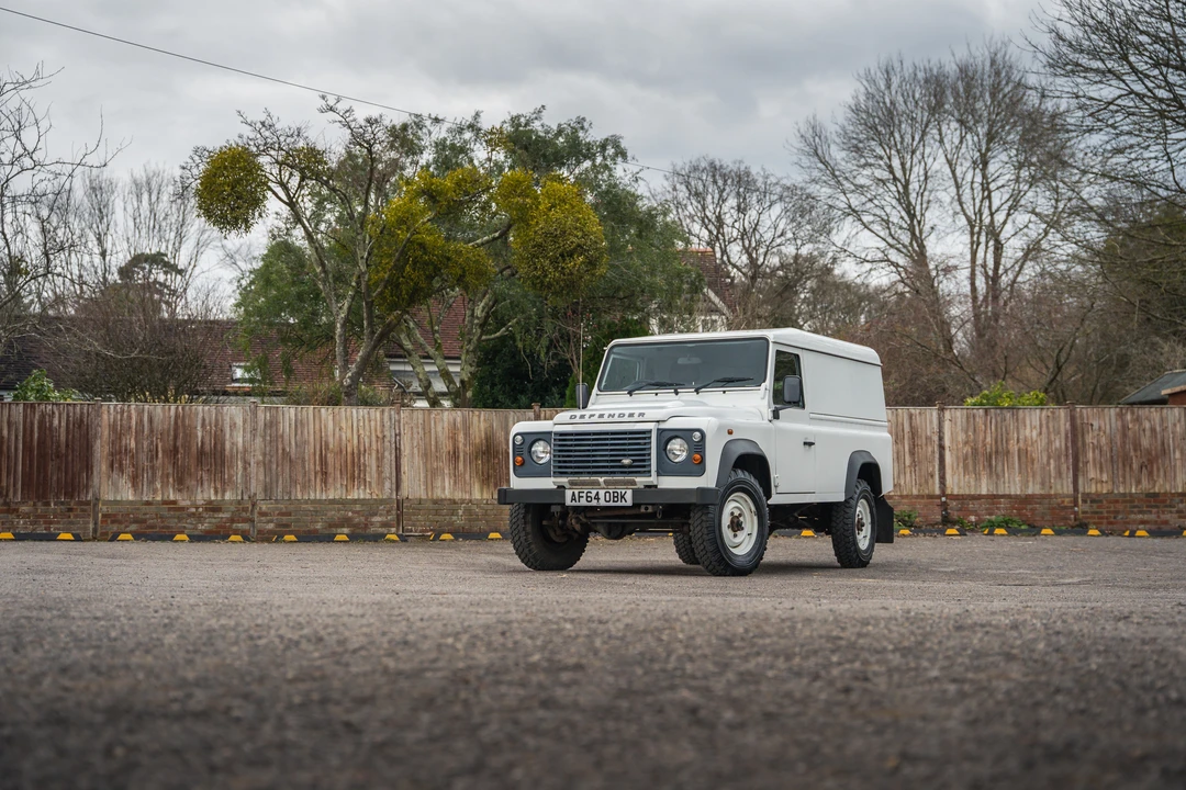 2014 Land Rover Defender 110 - Image 25 of 31