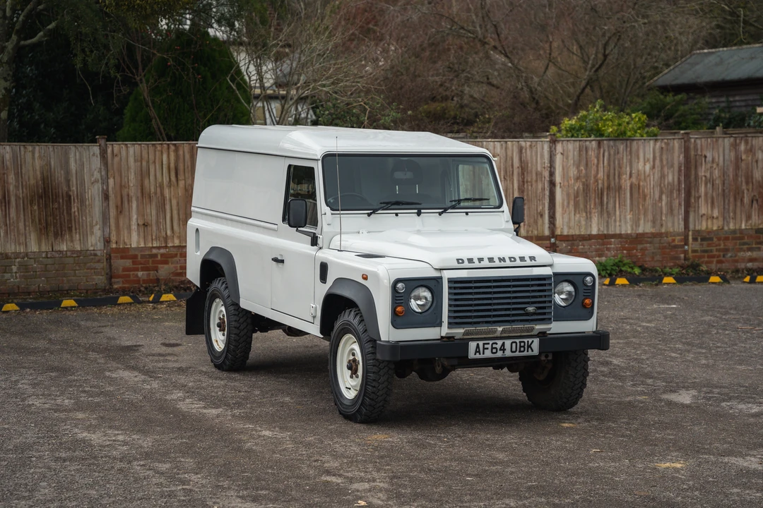 2014 Land Rover Defender 110 - Image 11 of 31