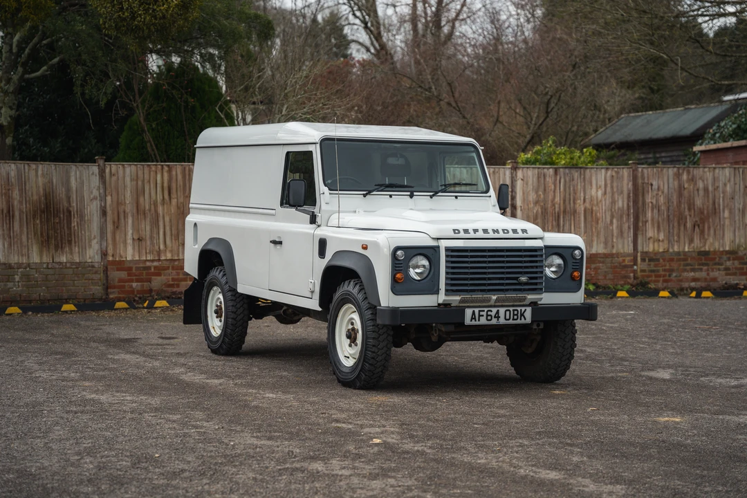 2014 Land Rover Defender 110 - Image 23 of 31