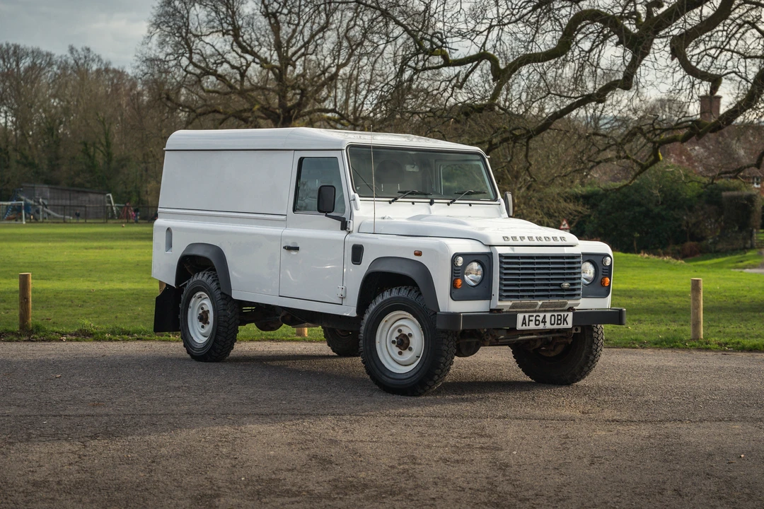 2014 Land Rover Defender 110 - Image 3 of 31