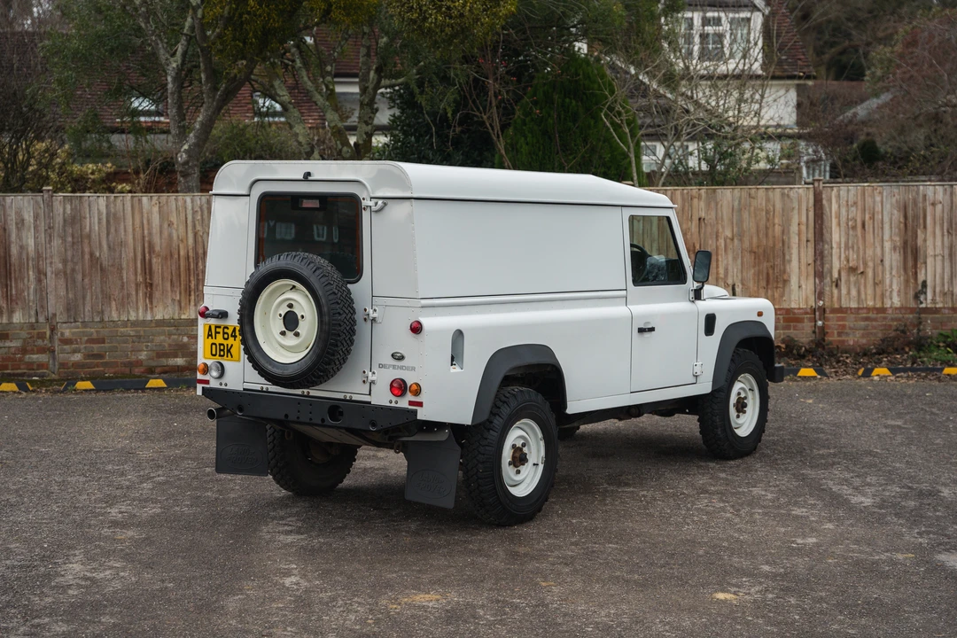 2014 Land Rover Defender 110 - Image 17 of 31