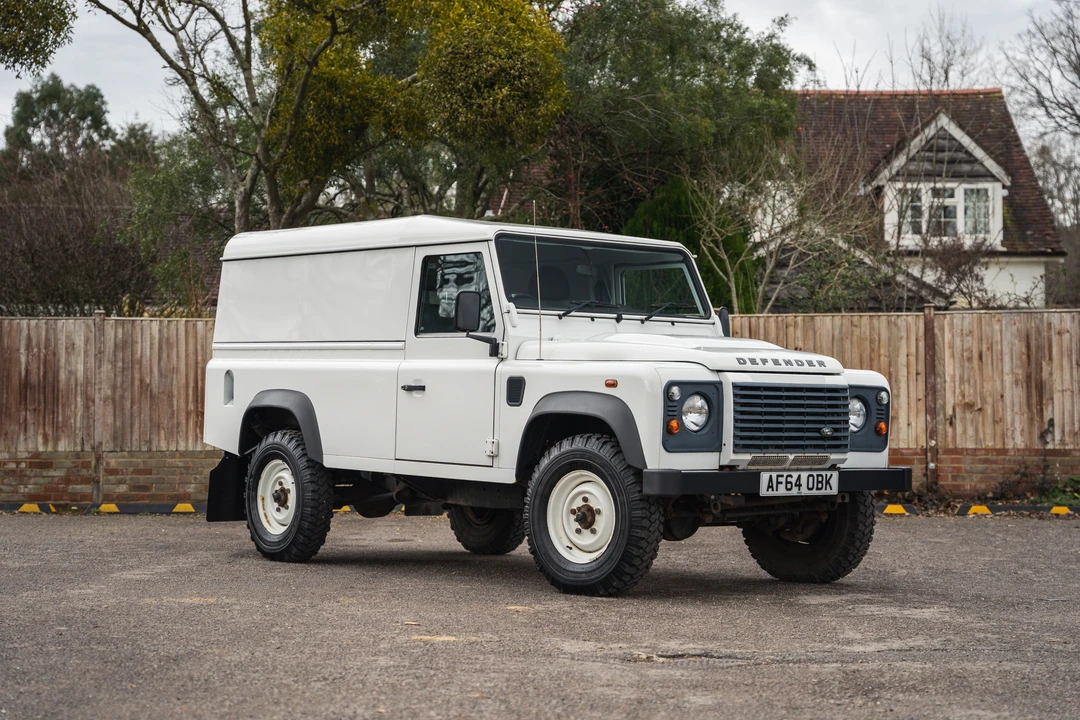 2014 Land Rover Defender 110 - Image 14 of 31