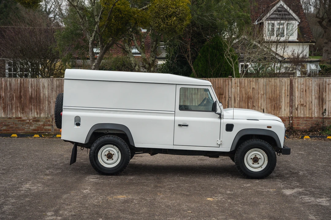 2014 Land Rover Defender 110 - Image 18 of 31