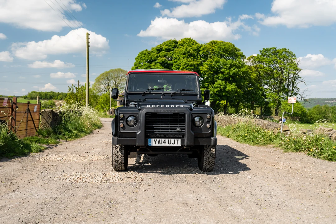 2014 Land Rover Defender 110 - Image 3 of 31