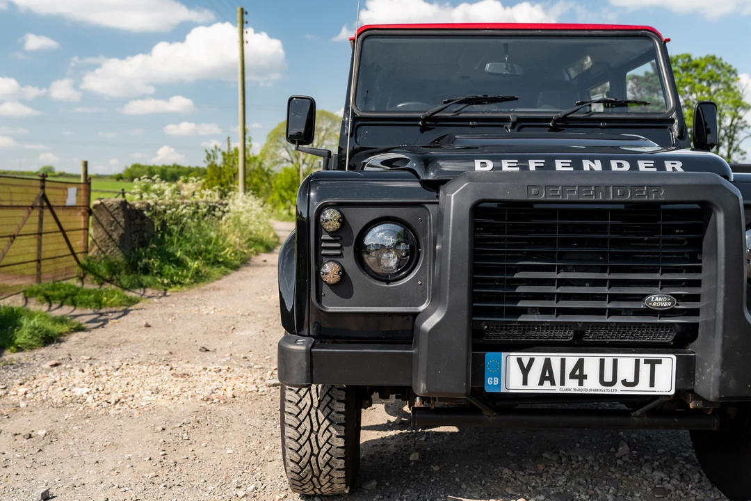 2014 Land Rover Defender 110 - Image 21 of 31