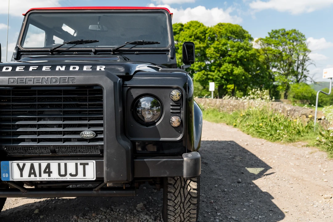 2014 Land Rover Defender 110 - Image 25 of 31