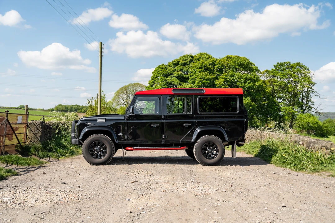 2014 Land Rover Defender 110 - Image 5 of 31