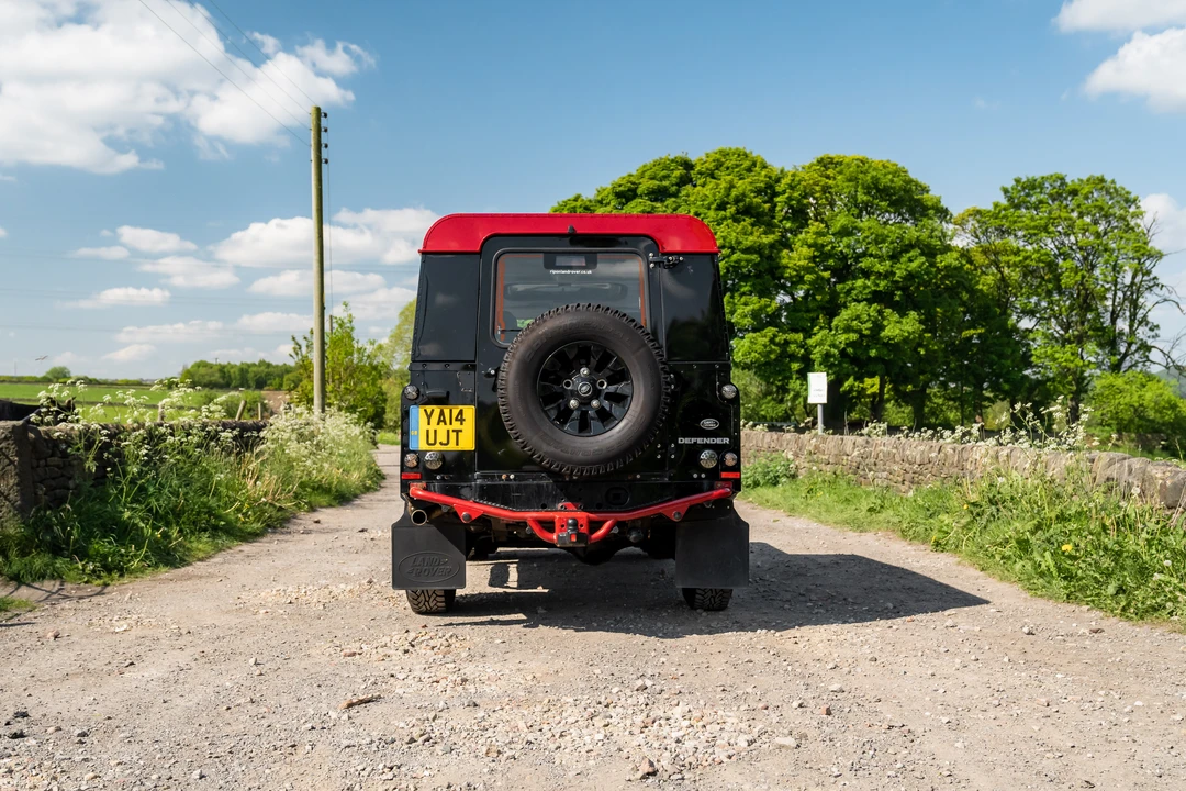 2014 Land Rover Defender 110 - Image 14 of 31