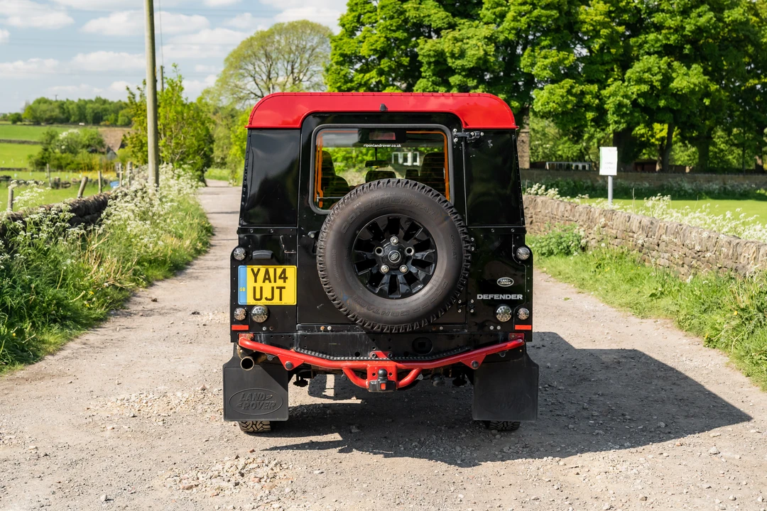 2014 Land Rover Defender 110 - Image 7 of 31