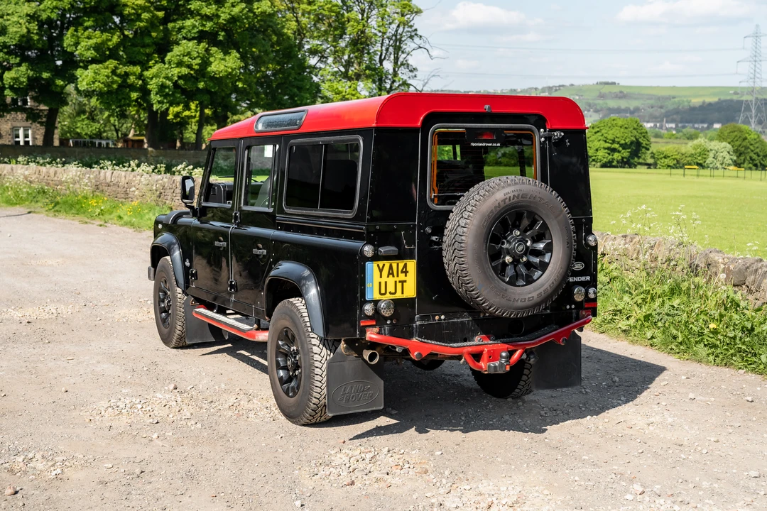 2014 Land Rover Defender 110 - Image 13 of 31
