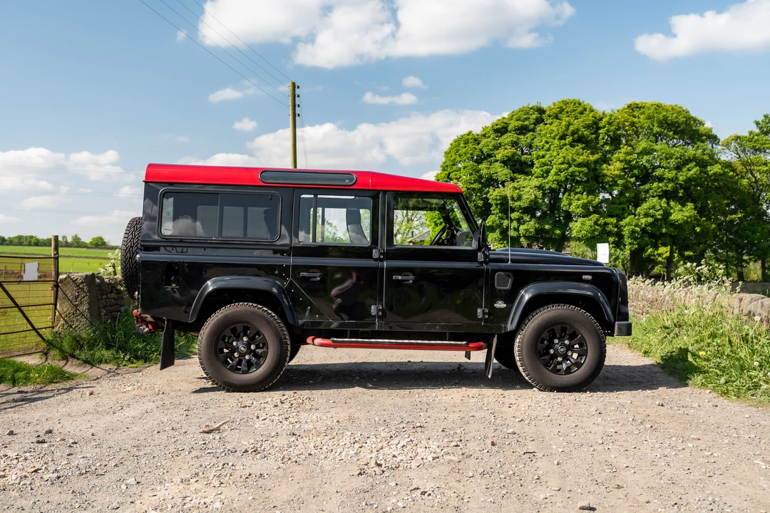 2014 Land Rover Defender 110 - Image 9 of 31