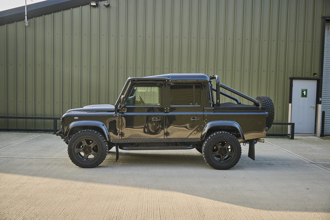 2014 Land Rover Defender 110 - Image 5 of 31