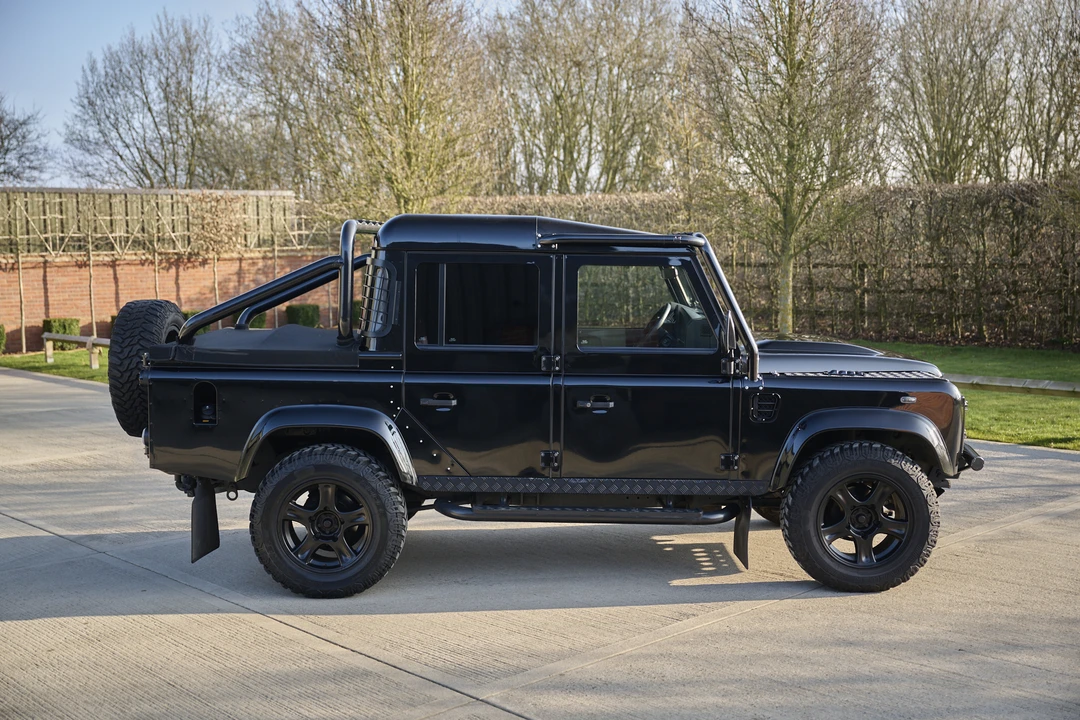 2014 Land Rover Defender 110 - Image 17 of 31