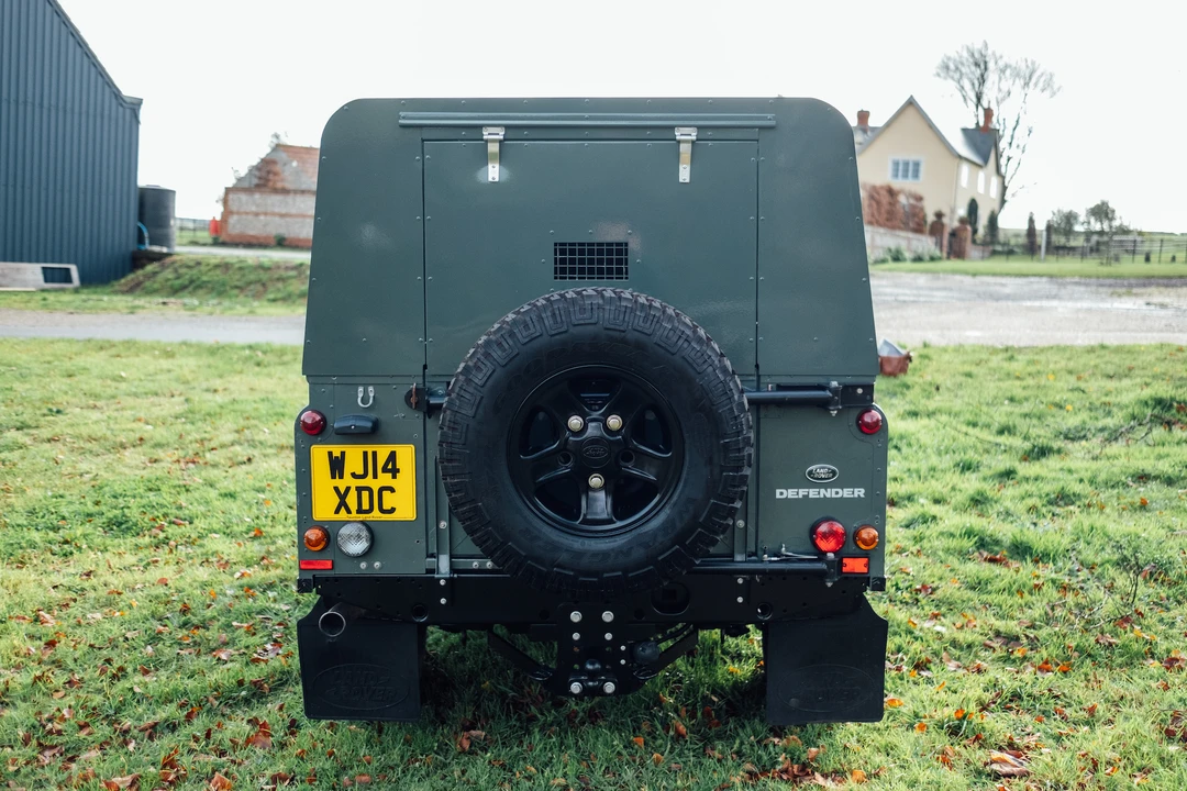 2014 Land Rover Defender 110 - Image 25 of 31