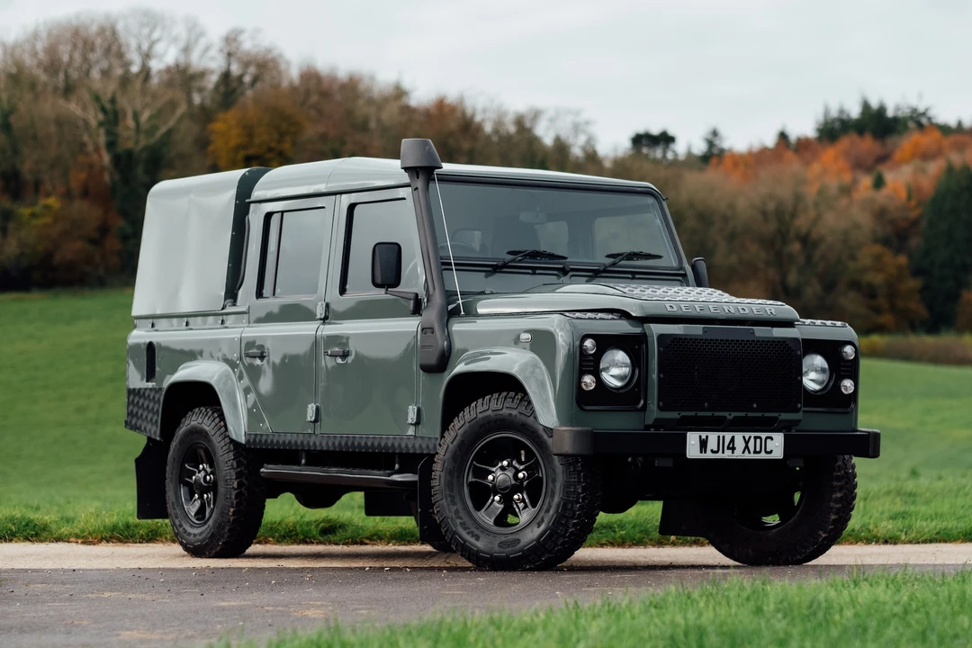 2014 Land Rover Defender 110 - Image 2 of 31