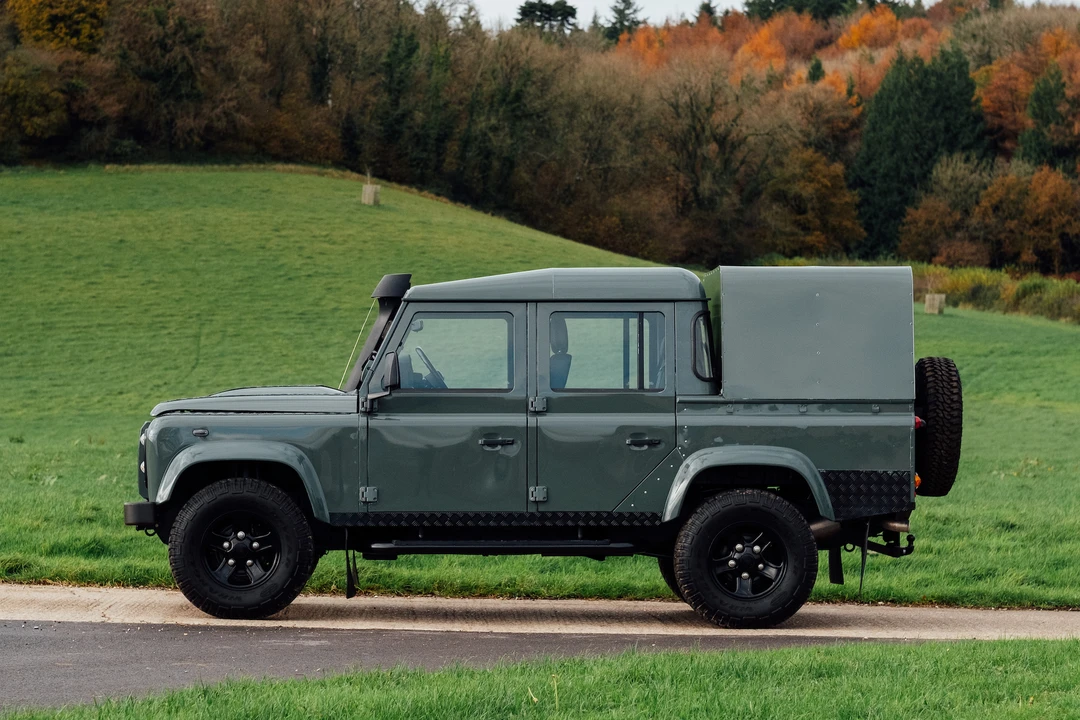 2014 Land Rover Defender 110 - Image 7 of 31