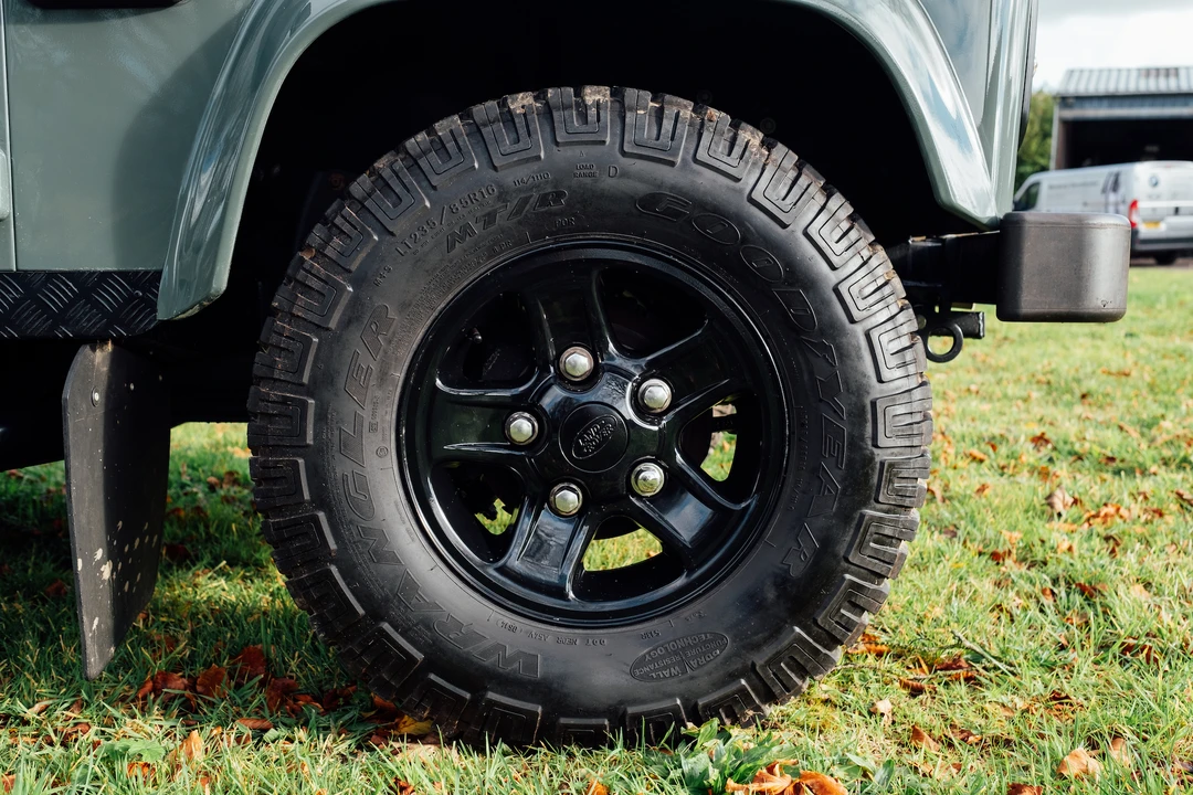 2014 Land Rover Defender 110 - Image 27 of 31