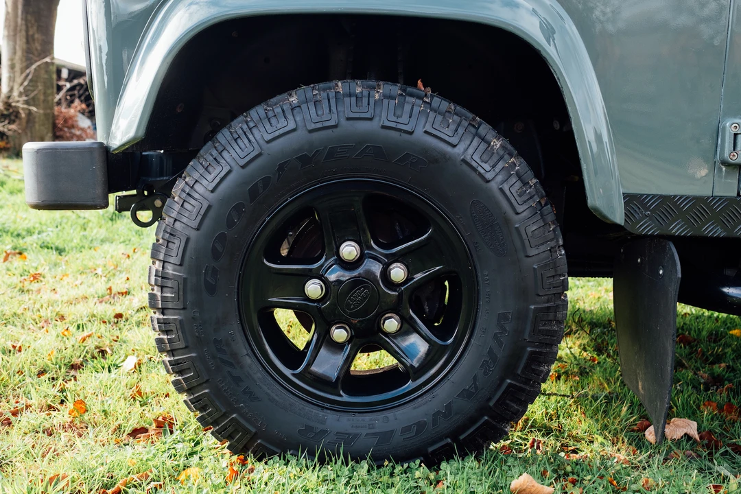 2014 Land Rover Defender 110 - Image 30 of 31