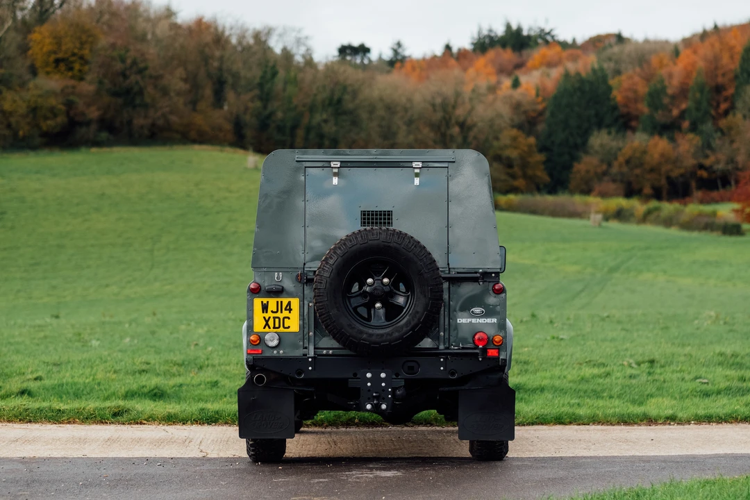 2014 Land Rover Defender 110 - Image 13 of 31