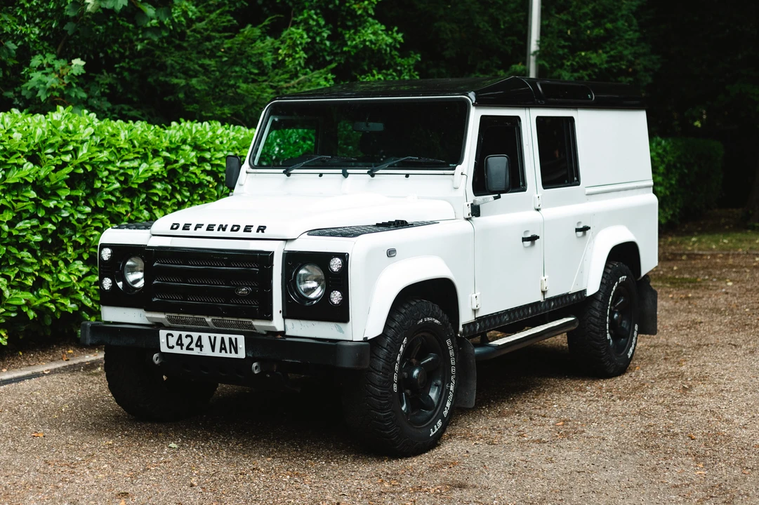 2014 Land Rover Defender 110 - Image 2 of 31