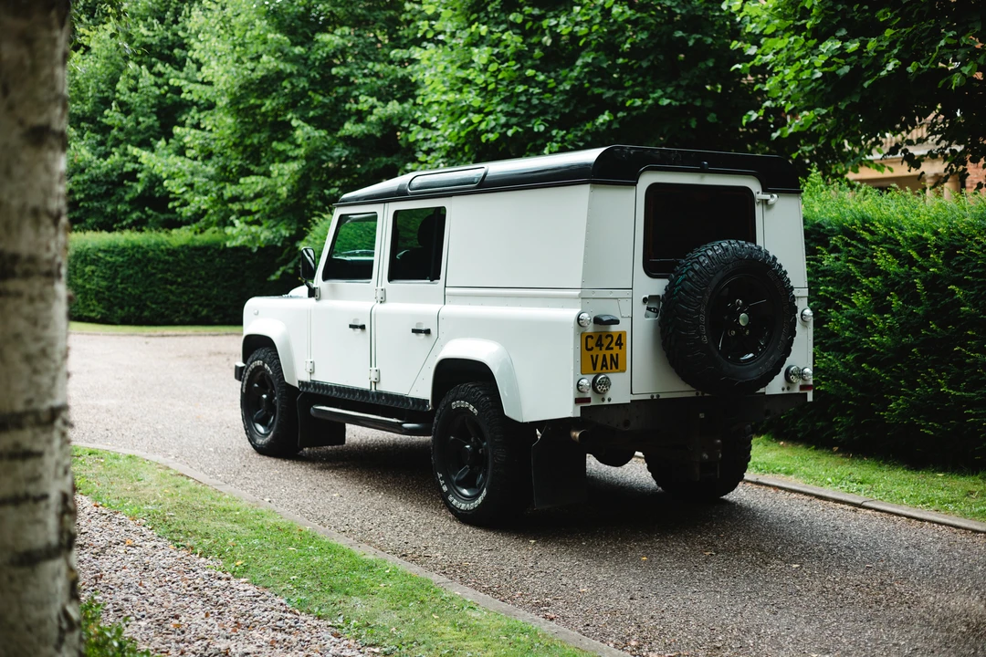 2014 Land Rover Defender 110 - Image 6 of 31
