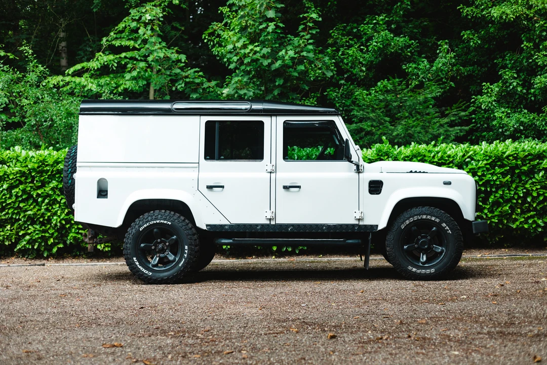 2014 Land Rover Defender 110 - Image 8 of 31