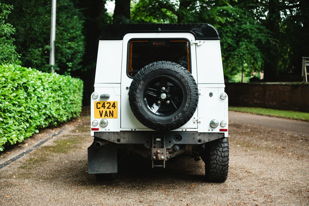 2014 Land Rover Defender 110 - Image 13 of 31
