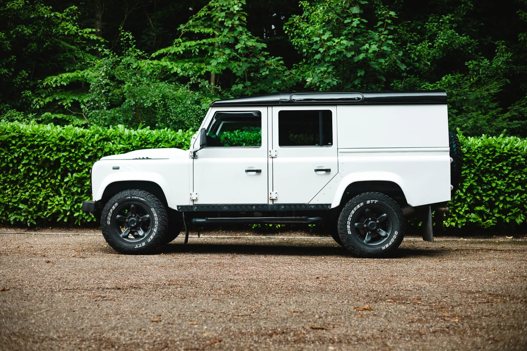 2014 Land Rover Defender 110 - Image 17 of 31