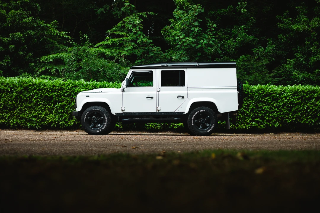 2014 Land Rover Defender 110 - Image 5 of 31