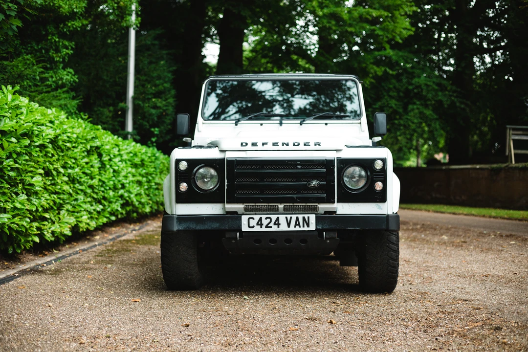 2014 Land Rover Defender 110 - Image 9 of 31
