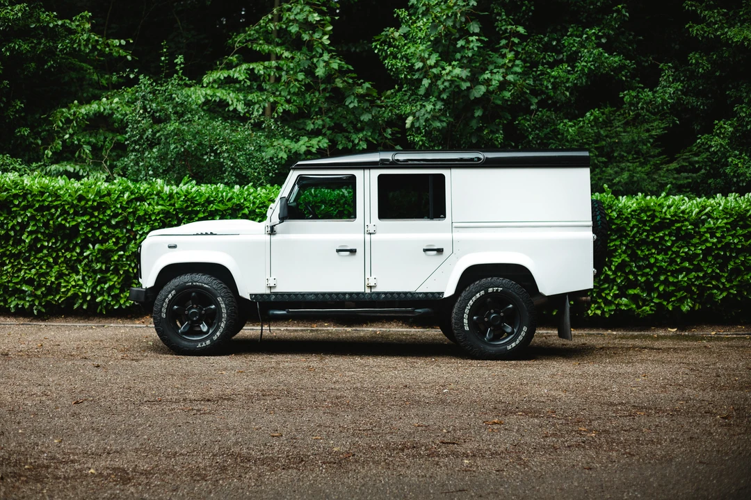 2014 Land Rover Defender 110 - Image 11 of 31