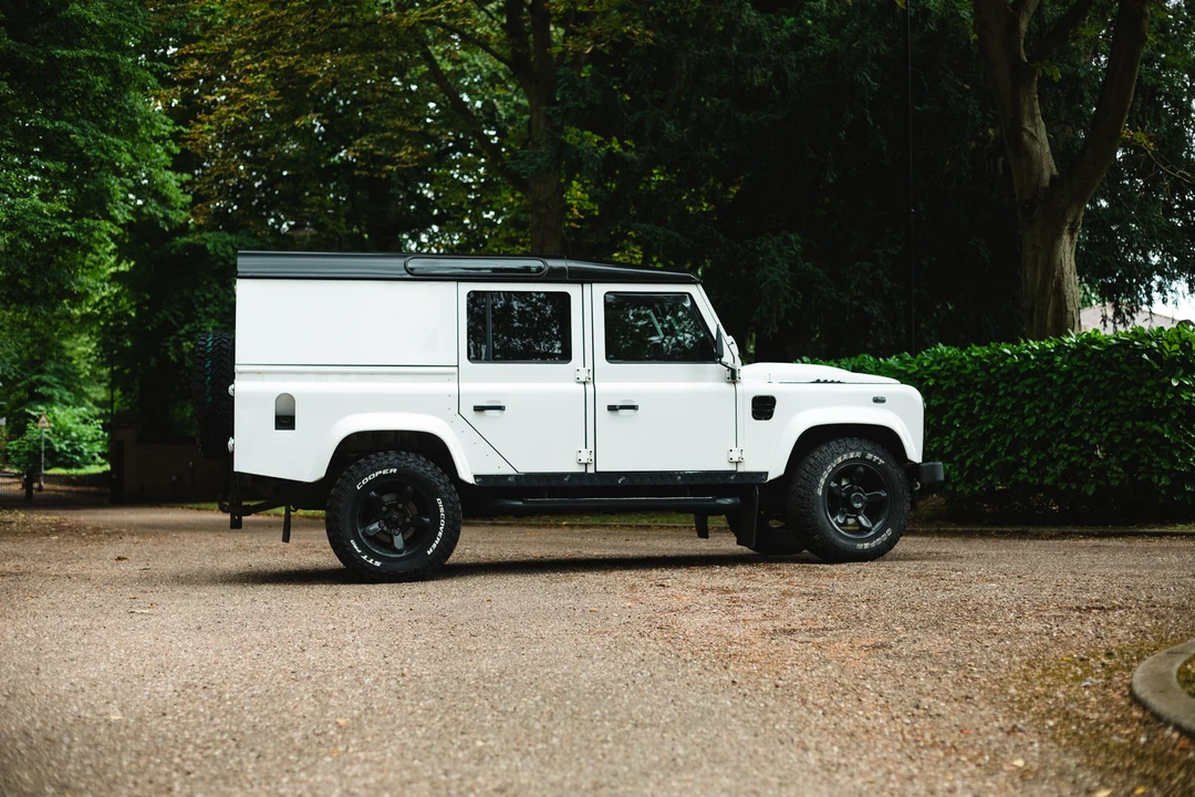 2014 Land Rover Defender 110 - Image 19 of 31