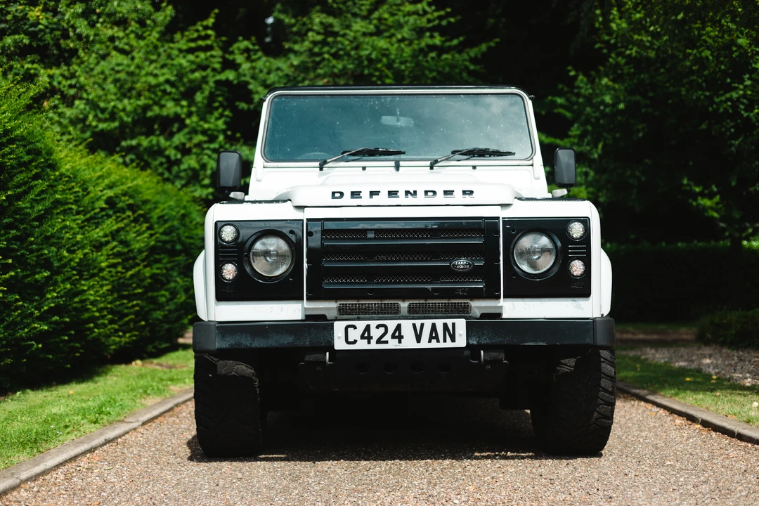 2014 Land Rover Defender 110 - Image 3 of 31