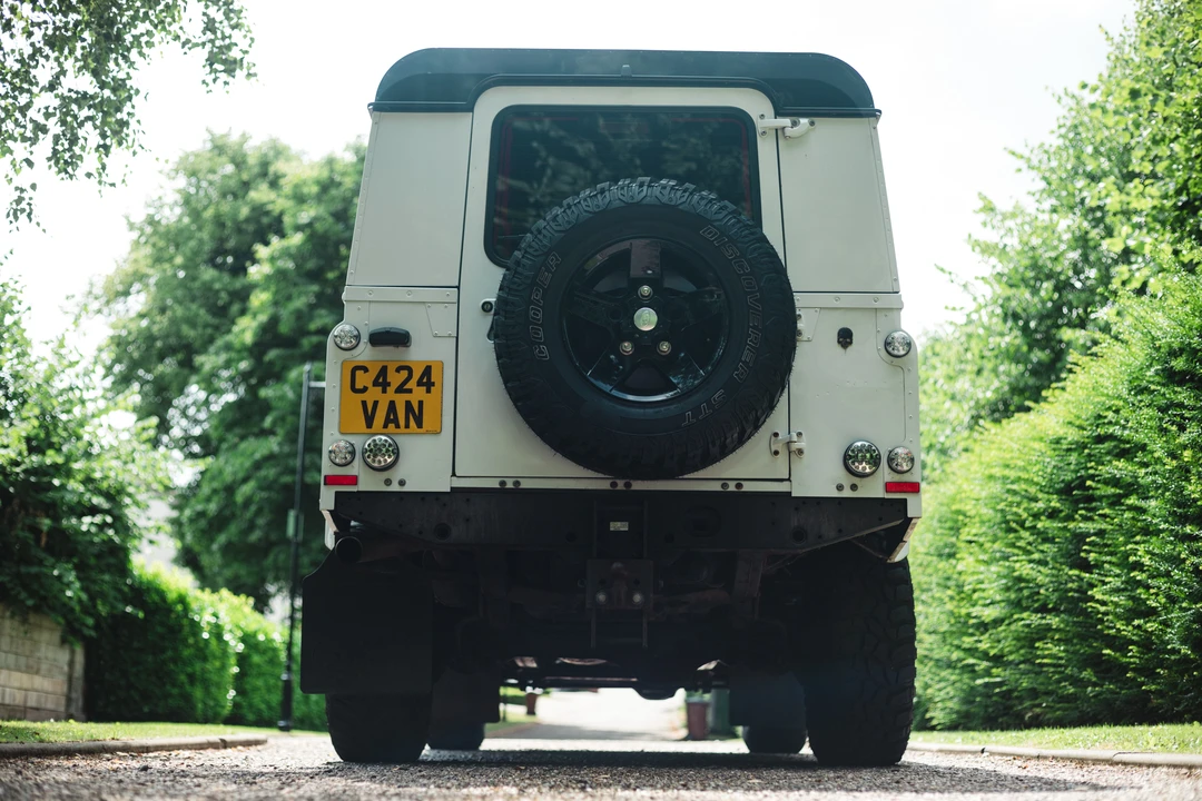 2014 Land Rover Defender 110 - Image 18 of 31