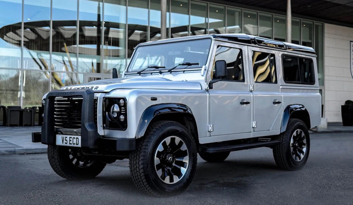 2014 Land Rover Defender 110 - Image 2 of 15