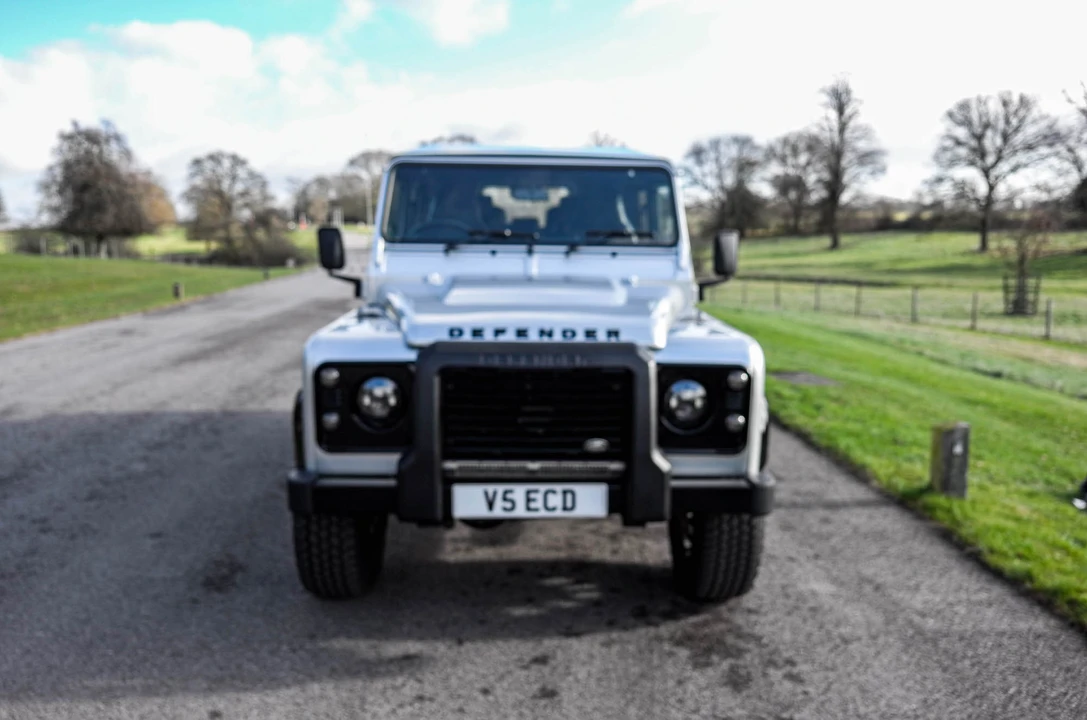 2014 Land Rover Defender 110 - Image 3 of 15