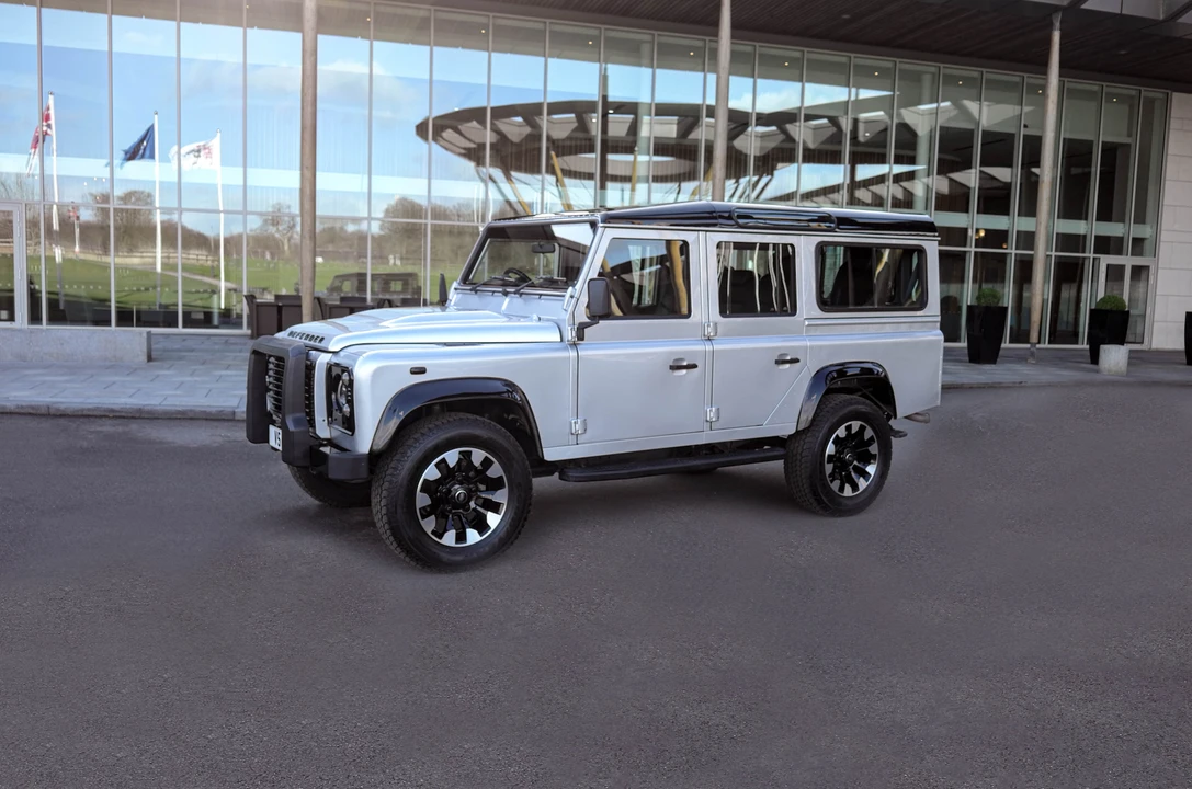 2014 Land Rover Defender 110 - Image 4 of 15