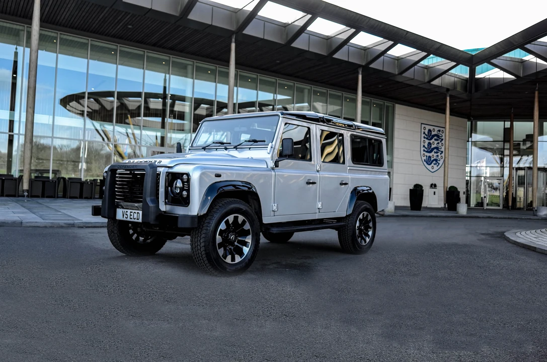 2014 Land Rover Defender 110 - Image 9 of 15