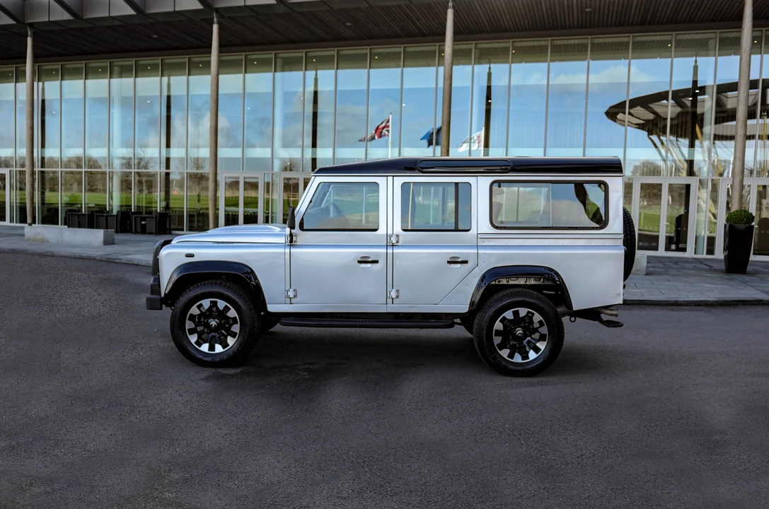 2014 Land Rover Defender 110 - Image 5 of 15