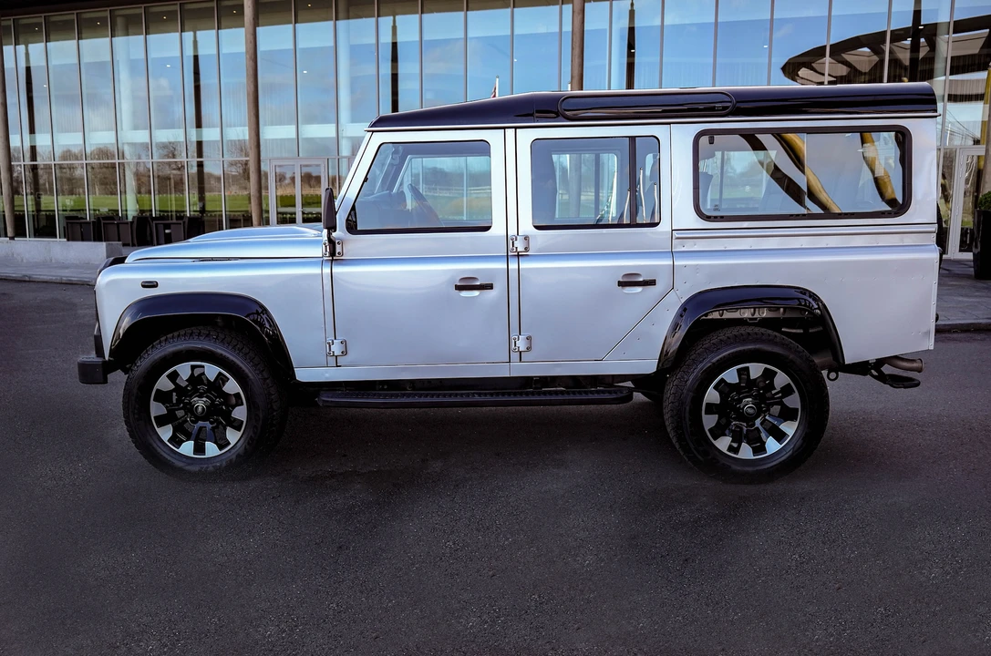 2014 Land Rover Defender 110 - Image 10 of 15