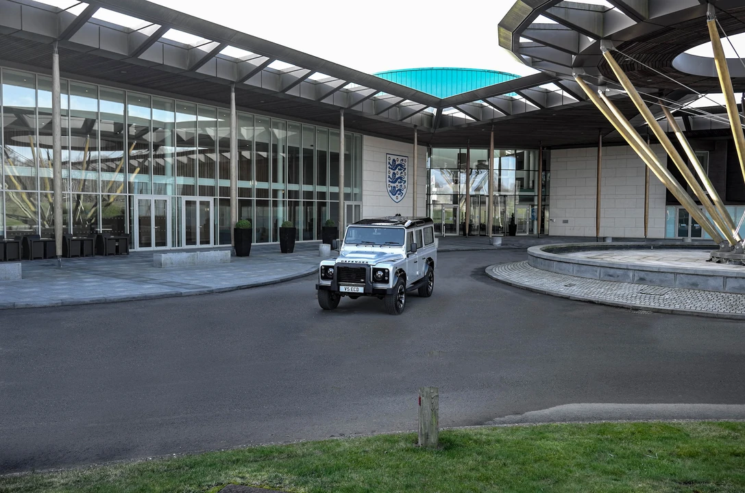 2014 Land Rover Defender 110 - Image 11 of 15