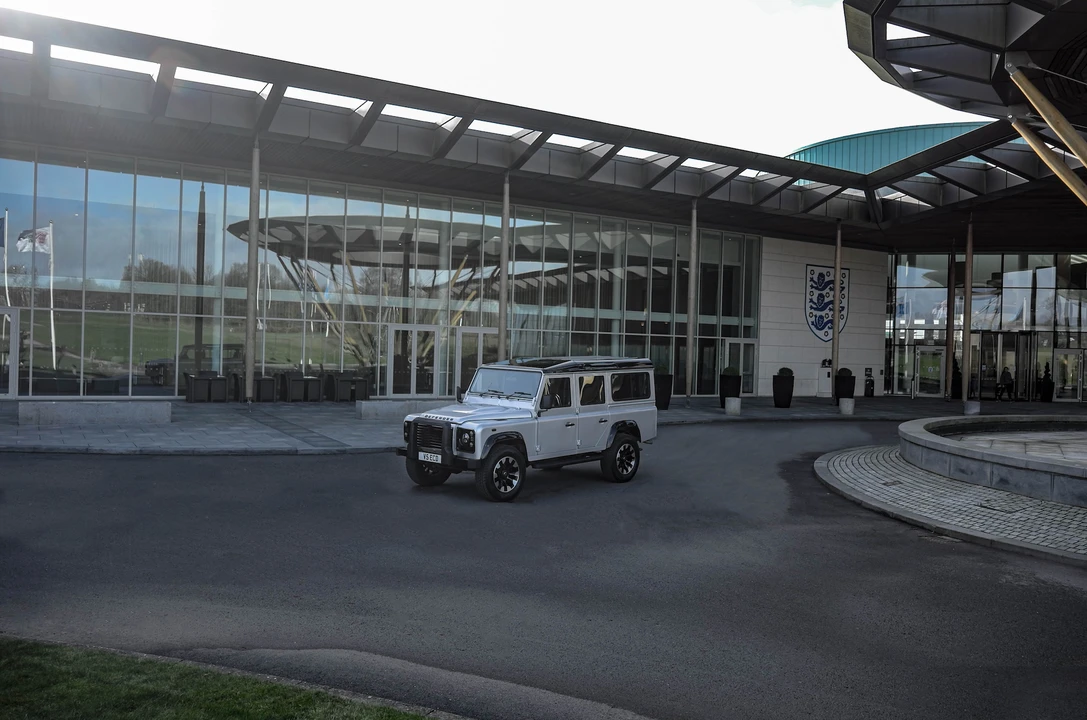 2014 Land Rover Defender 110 - Image 12 of 15