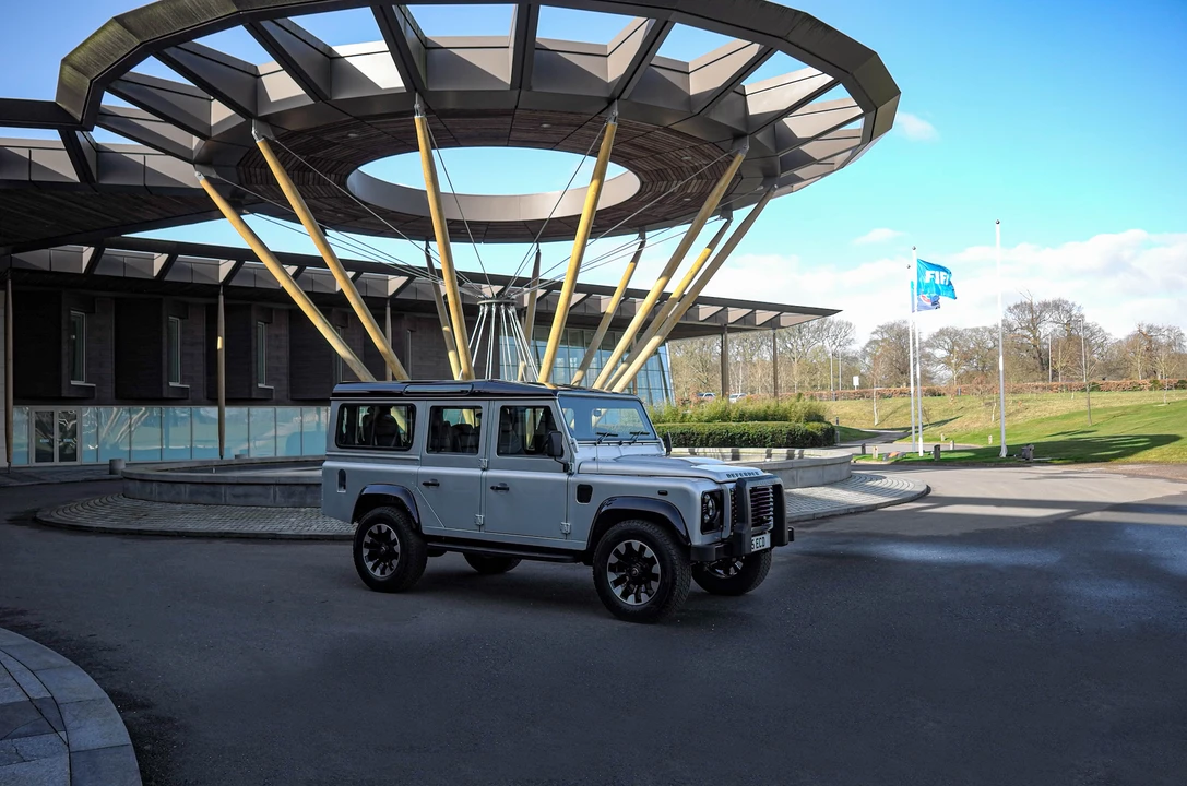 2014 Land Rover Defender 110 - Image 13 of 15