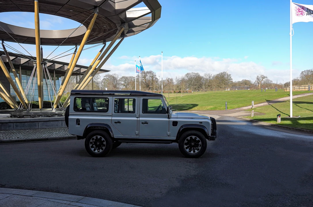 2014 Land Rover Defender 110 - Image 7 of 15