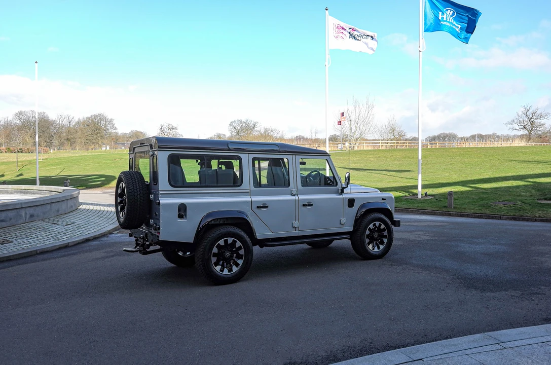 2014 Land Rover Defender 110 - Image 14 of 15