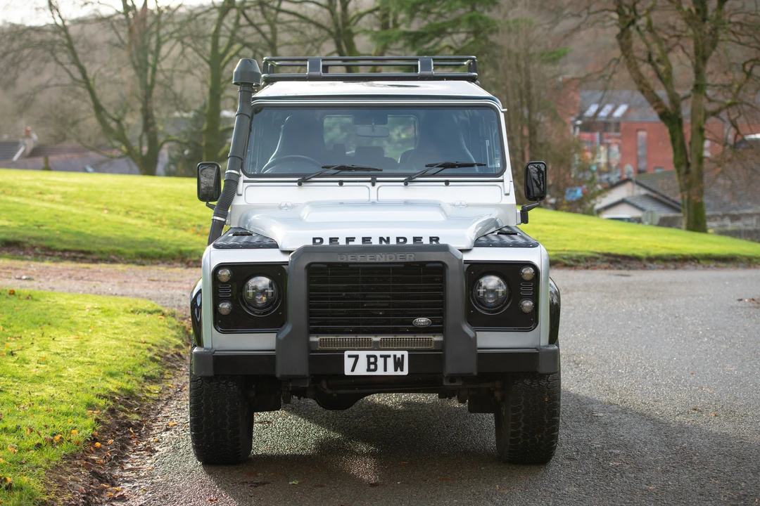 2014 Land Rover Defender 110 - Image 3 of 31